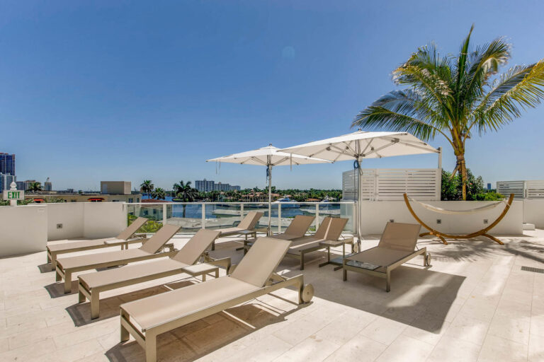 401 N Birch Rd Fort Lauderdale-large-024-21-Exterior Pool-1500x1000-72dpi